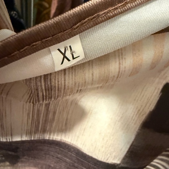 Women’s Abstract Print Sleeveless Blouse XL - Picture 5 of 5